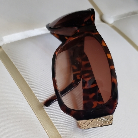 *3/$15Square Tortoise Sunglasses - Picture 6 of 6